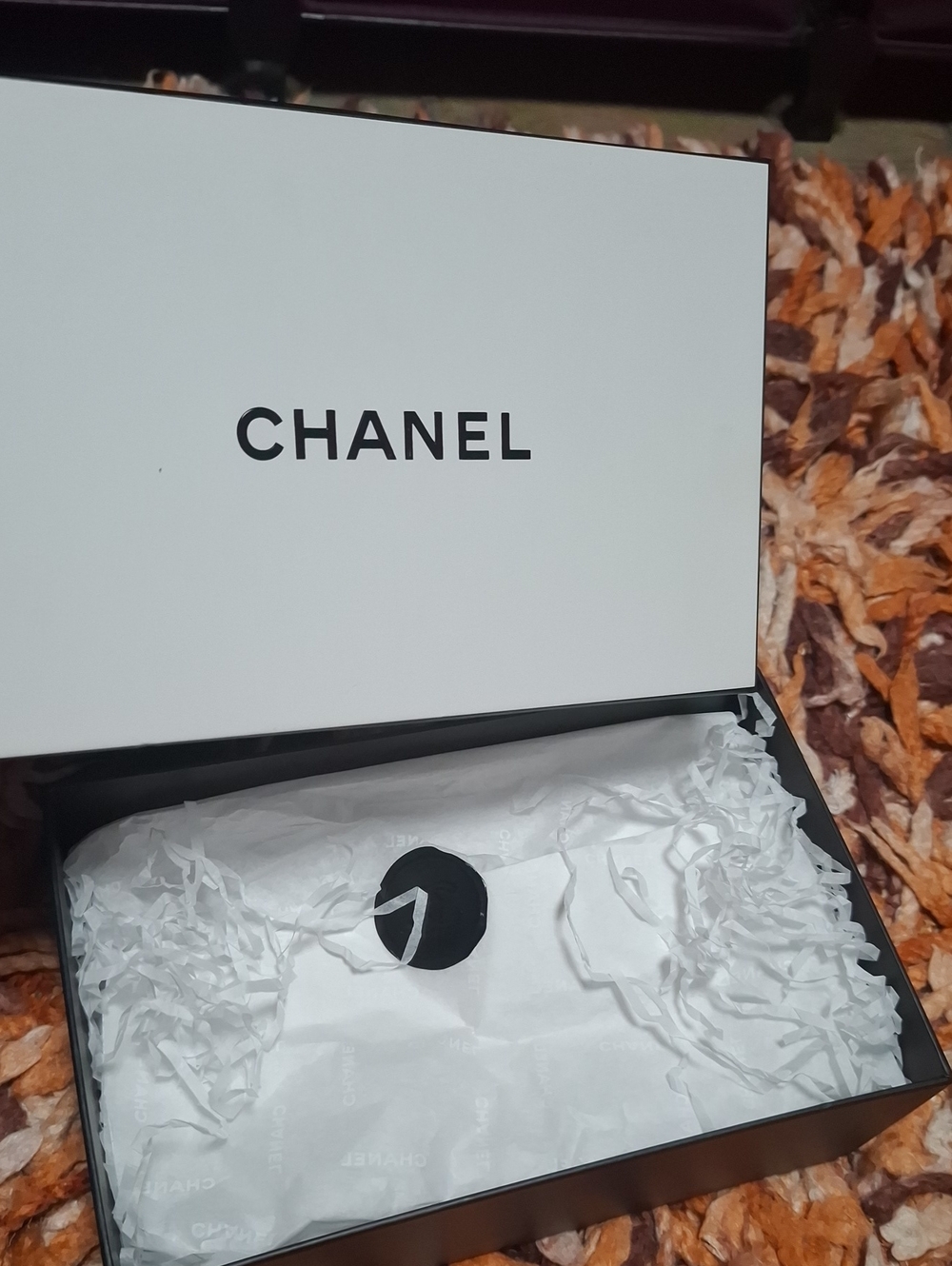 Chanel White Gift Box - Picture 4 of 8